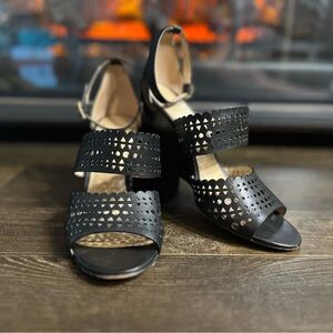 Tory Burch double T wedge heel. Size 8